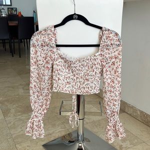 Cute blouse, GREAT condition, perfect for outings